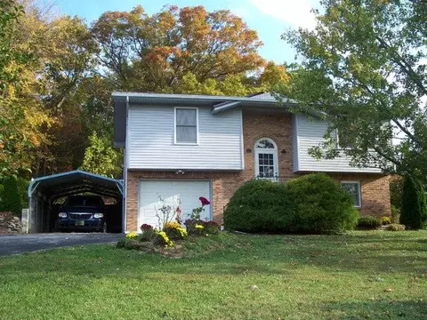 624 Barker East Ln, Berea, KY 40403 photo 1