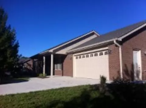 209 Pinecrest Ct, Berea, KY 40403 photo 1