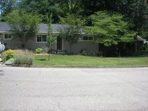 104 Vanwinkle Grv, Berea, KY 40403 photo 1