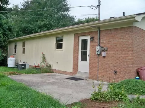 106 Johnson, Berea, KY 40403 photo 2