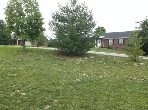 212 Pinecrest Ct, Berea, KY 40403 photo 3