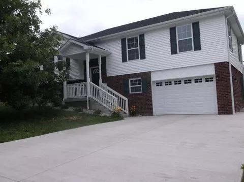 212 Pinecrest Ct, Berea, KY 40403 photo 1