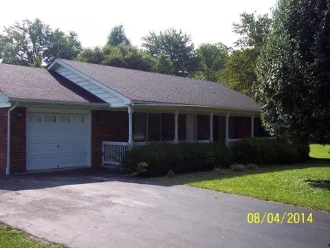1033 Moonlight Dr, Berea, KY 40403 photo 1