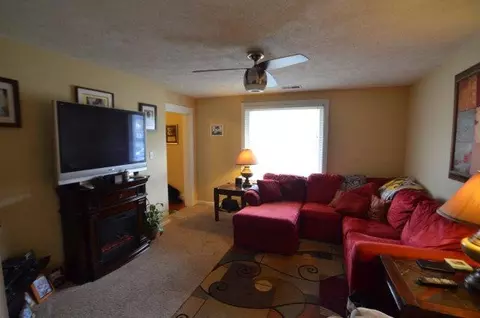 263 Main St, Irvine, KY 40336 photo 6