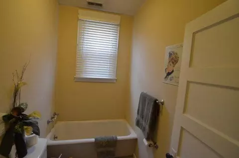 263 Main St, Irvine, KY 40336 photo 13