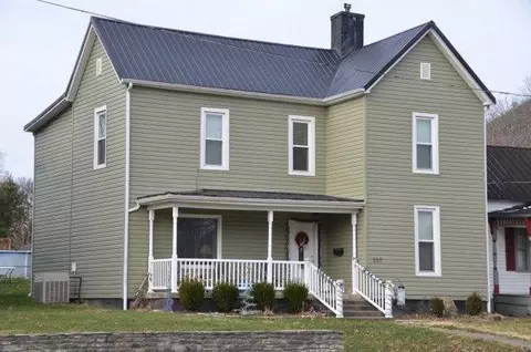 263 Main St, Irvine, KY 40336 photo 1