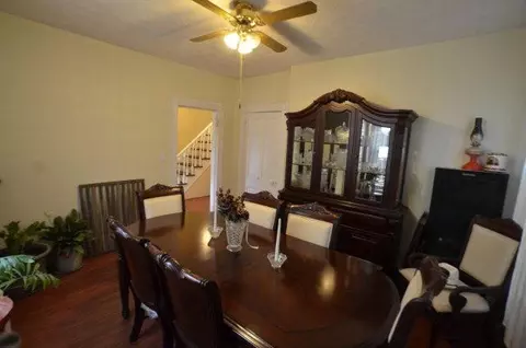 263 Main St, Irvine, KY 40336 photo 11