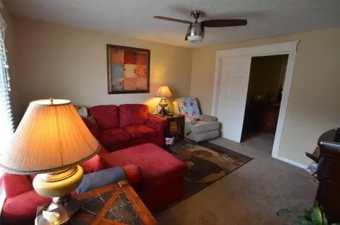 263 Main St, Irvine, KY 40336 photo 4