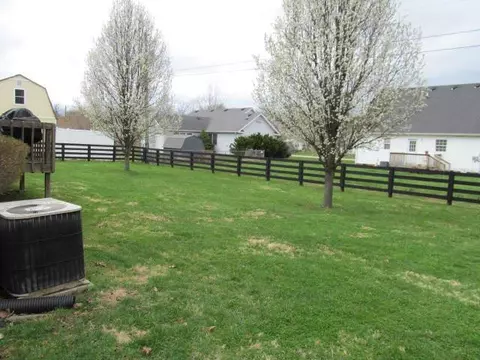 420 Meadow Dr, Berea, KY 40403 photo 3