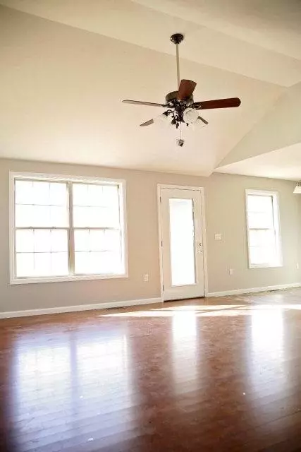 556 S Fork Dr, Berea, KY 40403 photo 2