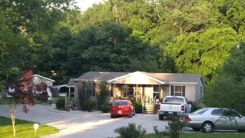2136 Scaffold Cane Rd, Berea, KY 40403 photo 1