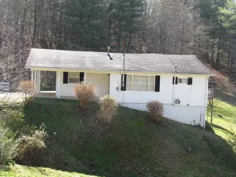 225 Third St, Manchester, KY 40962 photo 1