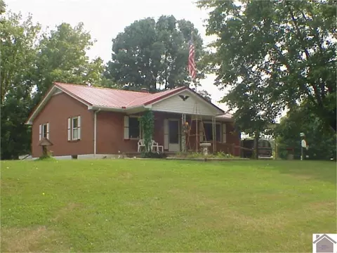 105 Gilbert St, Hazel, KY 42049 photo 1