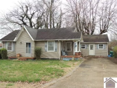 910 E College, Mayfield, KY 42066 photo 1