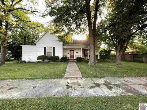 809 S 8th St, Mayfield, KY 42066 photo 1