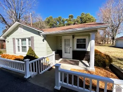 3040 Estes Ln, Paducah, KY 42003 photo 1