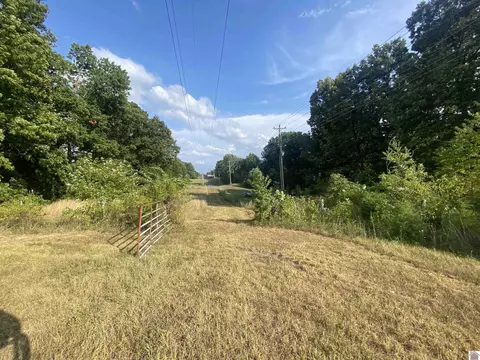705 Cerulean Rd, Cadiz, KY 42211