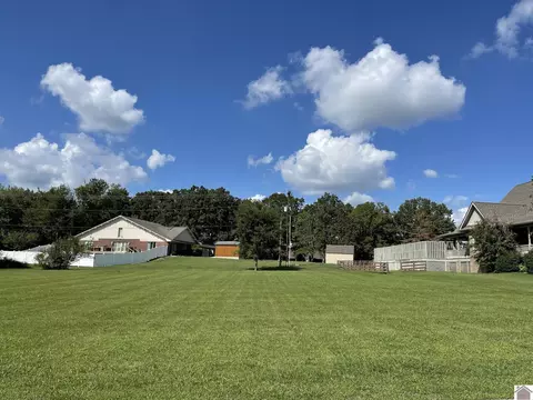 Melrose Drive, Murray, KY 42071