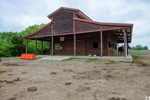 1826 Earlington Rd, Madisonville, KY 42431