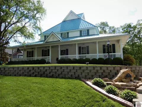 736 Marina Village Dr, Grand Rivers, KY 42045