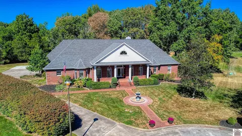 1704 Greenwood Dr, Murray, KY 42071