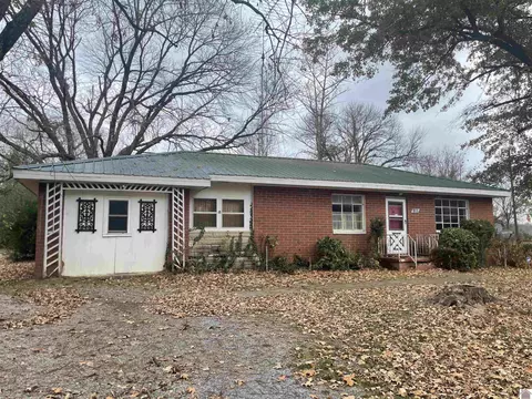 100 Gilbert St, Hazel, KY 42049 photo 1
