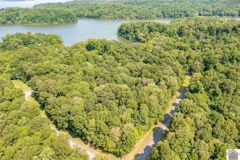 8 Dixon Ln, Eddyville, KY 42038