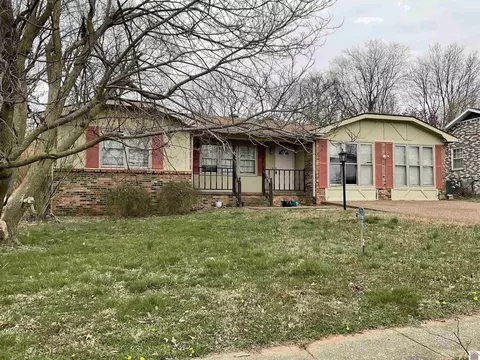 808 Springmont Dr, Hopkinsville, KY 42240