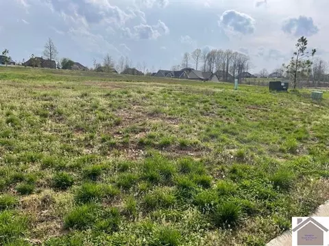 100 Low Ridge Ln, Paducah, KY 42003