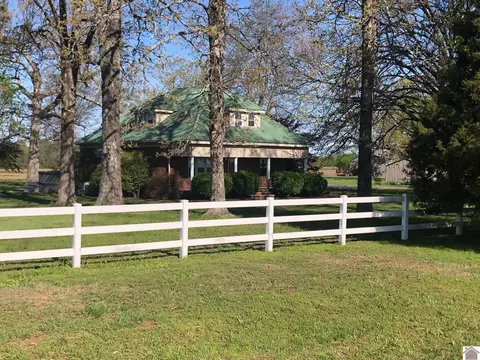 893 Peach, Murray, KY 42071