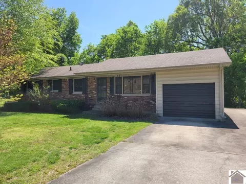 320 Riverside Dr, Paducah, KY 42003