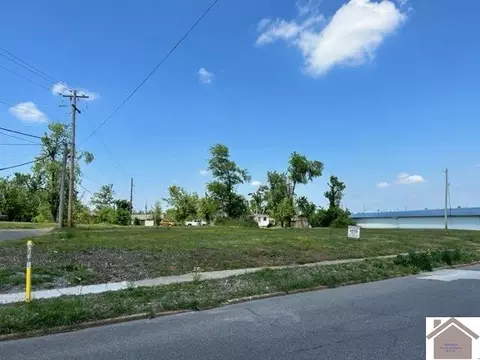 601 607 609 Broadway, Mayfield, KY 42066