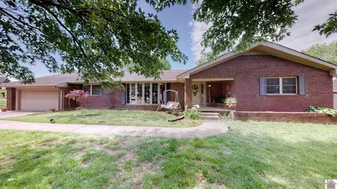 205 Park Ave, Eddyville, KY 42038