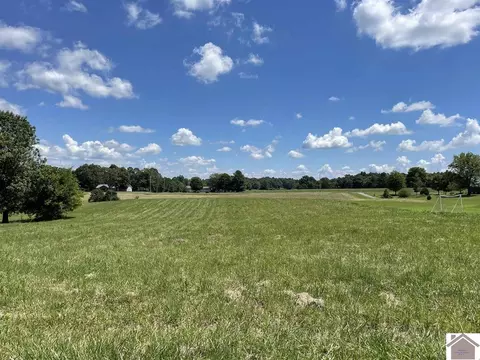 215 Commodore Ln, Benton, KY 42025
