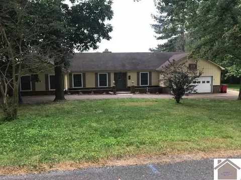 416 Lakeview Dr, Mayfield, KY 42066