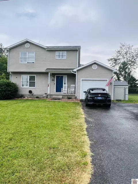 6050 Majestic Oak Dr, Paducah, KY 42003