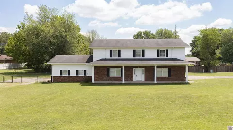 1315 Larkspur Dr, Murray, KY 42071
