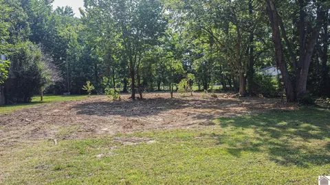 1464 Yarbro Ln, Paducah, KY 42003