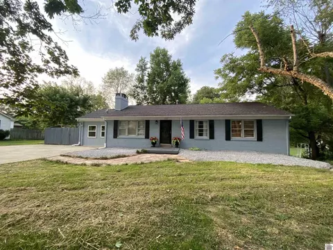 137 Calvert Dr, Paducah, KY 42003