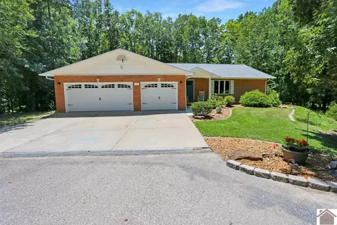 98 Castlewood Ln, Murray, KY 42071