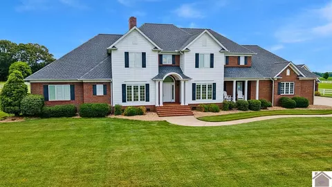 1066 Oaks Country Club Rd, Murray, KY 42071