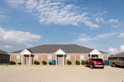 2104 Vintage Hills Dr, Murray, KY 42071