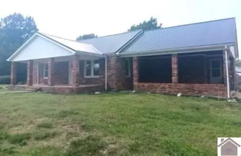 154 W 6th St, La Center, KY 42056