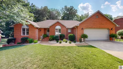 1575 Mockingbird Dr, Murray, KY 42071