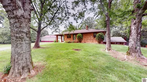 1131 Cross Dr, Benton, KY 42025