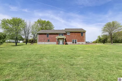 8915 Harris Rd, Paducah, KY 42001