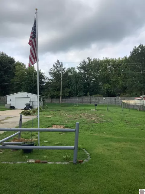 118 Iroquois Dr, Paducah, KY 42001