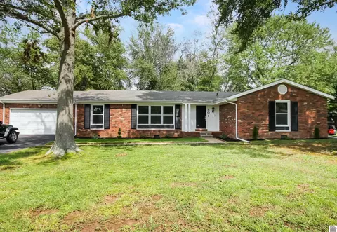 801 Minerva Pl, Murray, KY 42071
