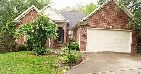 1043 Lakeview Dr, Paducah, KY 42003