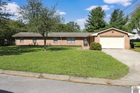 900 Stratford Dr, Murray, KY 42071